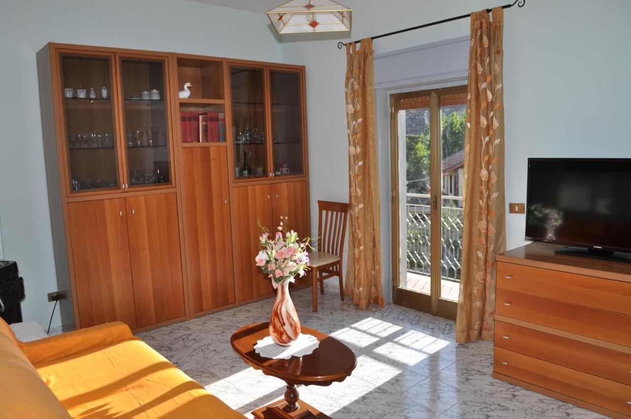 מונריאלה Summerhouse Sagana מראה חיצוני תמונה